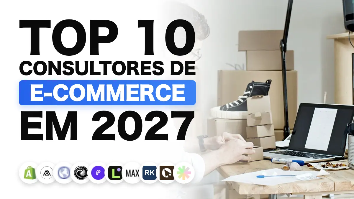 Homem trabalhando em um notebook perto de uma janela, ilustrando o ranking dos melhores consultores de e-commerce na França