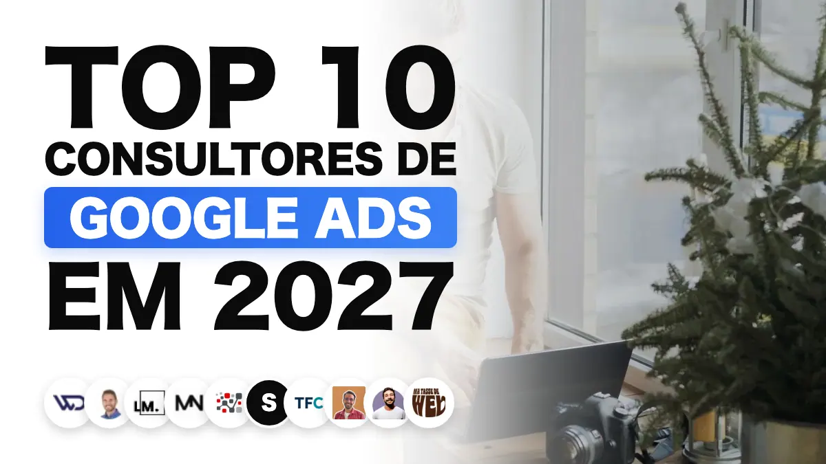 Homem trabalhando em um notebook perto de uma janela, ilustrando o ranking dos melhores consultores de Google Ads na França