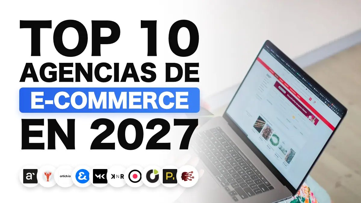Mujer comprando por internet en un portátil con su tarjeta bancaria, que ilustra la clasificación de las mejores agencias de ecommerce de Francia