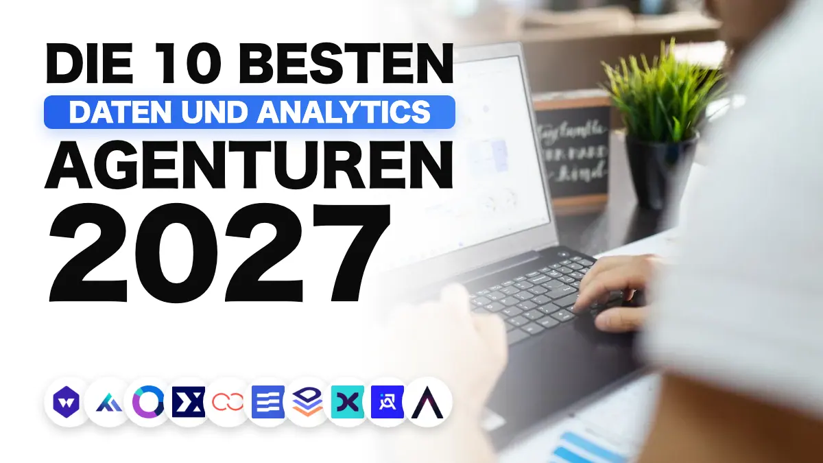 Ausgedruckte Diagramme und ein Laptop während einer Datenanalyse, illustriert das Ranking der besten Data-Analytics-Agenturen in Frankreich