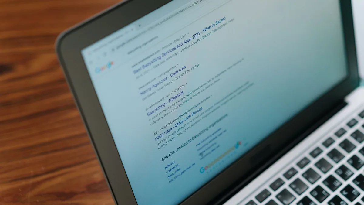 Laptop screen showing a search results page, illustrating the ranking of the best SEO agencies in France