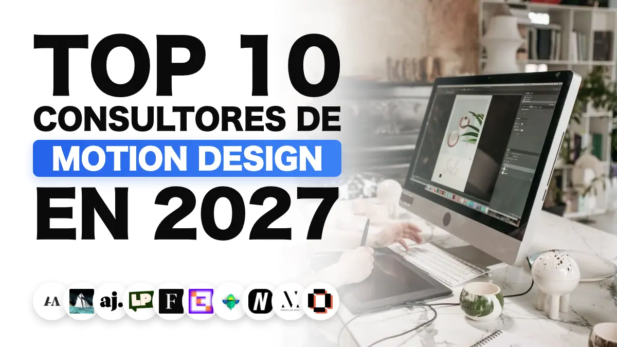 Hombre que trabaja con un portátil junto a una ventana, con una cámara a su lado, que ilustra la clasificación de los mejores motion designers freelance en Francia