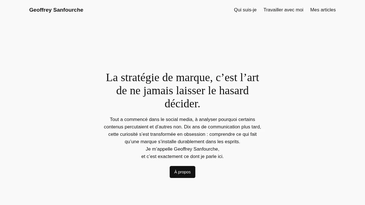 Geoffrey Sanfourche のウェブサイトのトップページ。ブランド戦略とは決して偶然に委ねない技術であるという一文が掲げられている