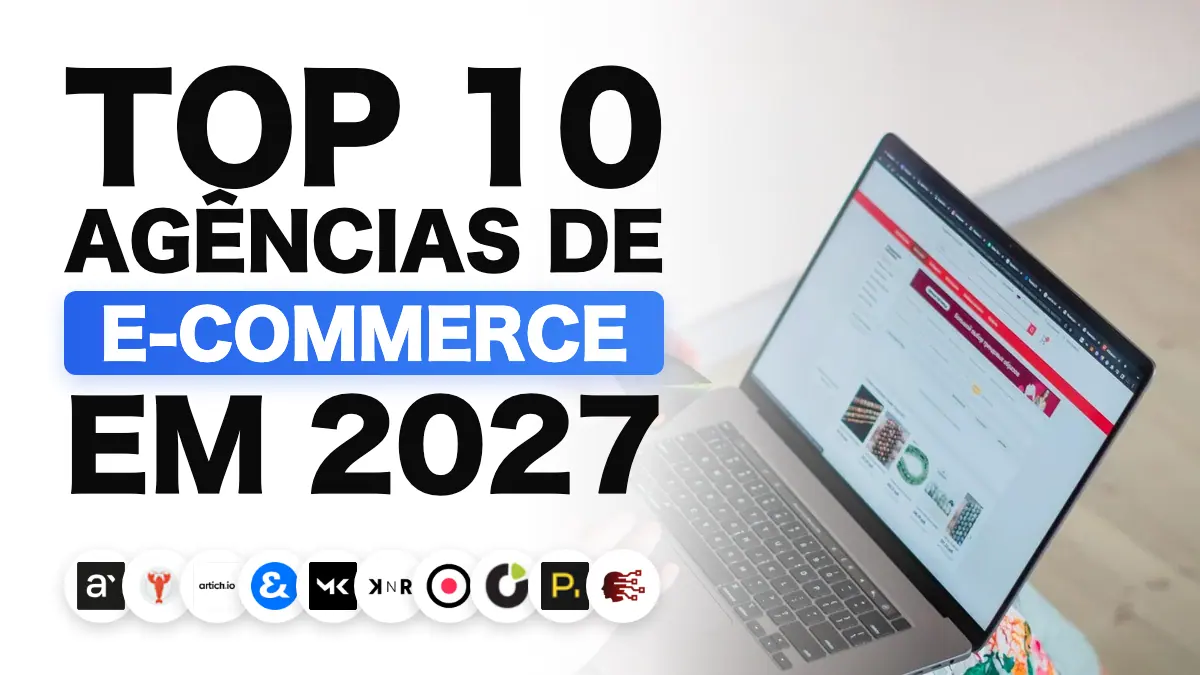 Mulher comprando pela internet num notebook com o cartão bancário, que ilustra o ranking das melhores agências de e-commerce na França