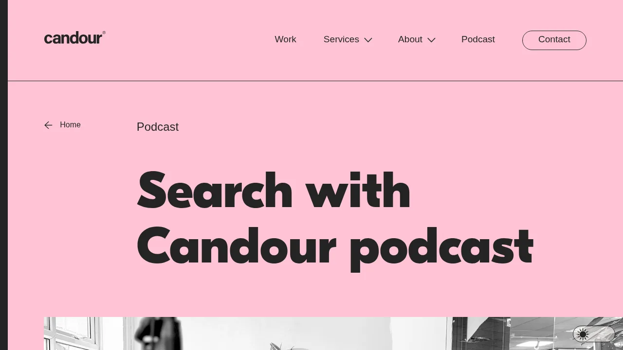 Strona podcastu Search with Candour w serwisie agencji Candour, z tytułem programu dużymi literami na różowym tle