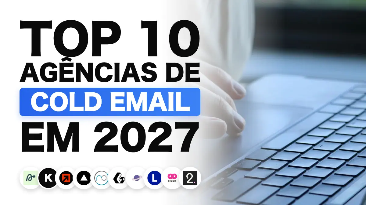 Mãos digitando no teclado de um notebook num escritório, que ilustra o ranking das melhores agências de cold email na França