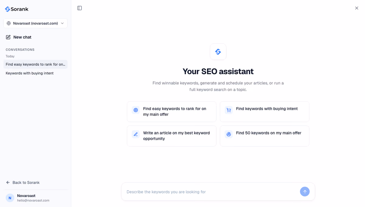 Schermata iniziale di un assistente SEO con richieste suggerite