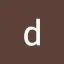 Letra minúscula «d» en blanco sobre un fondo cuadrado marrón liso.